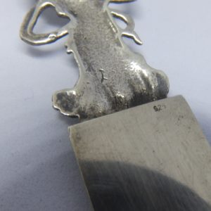 Lote de cuatro abrecartas en Plata Inglesa y Española. Dos con hojas de nácar.