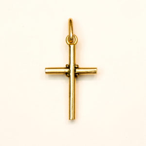Lote de cuatro crucifijos para colgar en oro de 18k. España. Siglo XX.