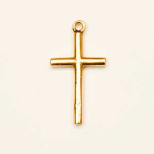 Lote de cuatro crucifijos para colgar en oro de 18k. España. Siglo XX.