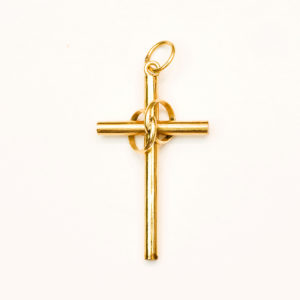 Lote de cuatro crucifijos para colgar en oro de 18k. España. Siglo XX.