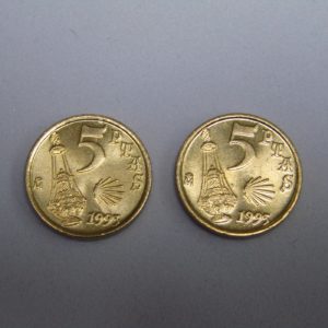 Lote de dos monedas de 5 pesetas ,1993, Jacobeo. Una, variante cuño 5. SC.