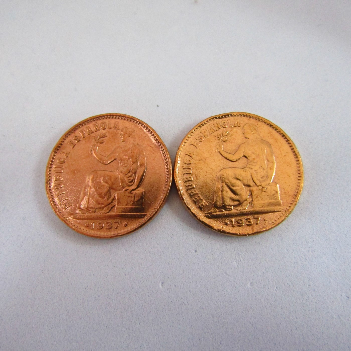 Lote de dos monedas de 50 CENTIMOS. II REPUBLICA. 1937. COBRE. MBC. Lote de dos monedas de 50 CENTIMOS. II REPUBLICA. 1937. COBRE. MBC.