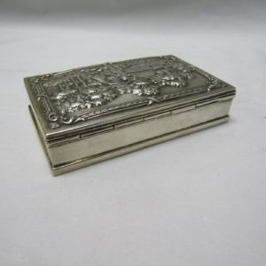 M.A. Caja de Rape en Plata de Ley, con escena grabada. Pps. siglo XX.