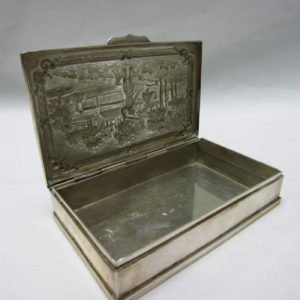 M.A. Caja de Rape en Plata de Ley, con escena grabada. Pps. siglo XX.