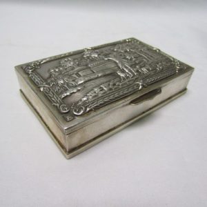 M.A. Caja de Rape en Plata de Ley, con escena grabada. Pps. siglo XX.