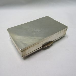 M.A. Caja de Rape en Plata de Ley, con escena grabada. Pps. siglo XX.