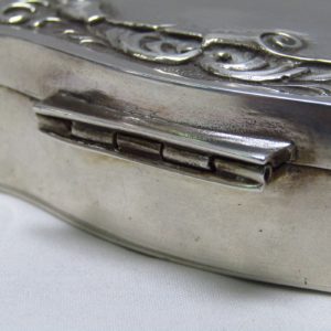 M.A. Caja para Tabaco o Rape en Plata de Ley, con escena grabada. Finales siglo XIX.