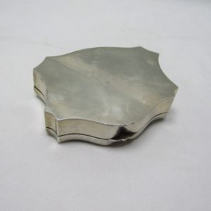 M.A. Caja para Tabaco o Rape en Plata de Ley, con escena grabada. Finales siglo XIX.