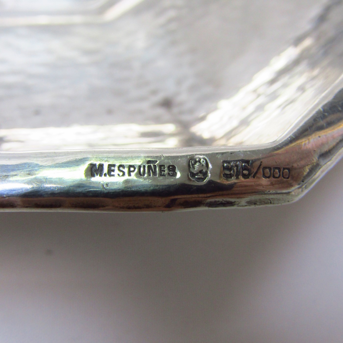 MATILDE ESPUÑES. Fuente Octogonal en Plata. España, siglo XX. MATILDE ESPUÑES. Fuente Octogonal en Plata. España, siglo XX.