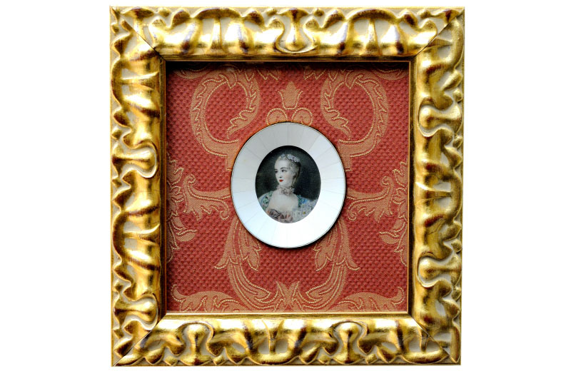Miniatura pintada sobre placa oval de marfil. Siglo XIX. Miniatura pintada sobre placa oval de marfil. Siglo XIX.