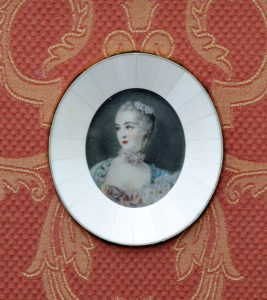 Miniatura pintada sobre placa oval de marfil. Siglo XIX.