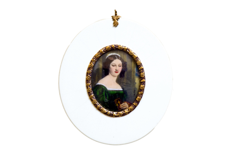 Miniatura sobre disco oval de marfil. ""Anna Hillmayer" Miniatura sobre disco oval de marfil. ""Anna Hillmayer"