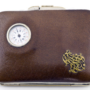 MONEDERO DE PIEL CON RELOJ, SIGLO XIX.