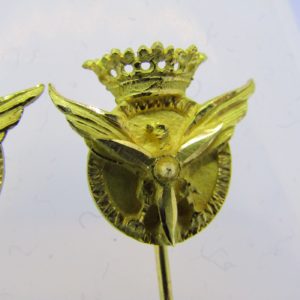 Pareja de Alfileres en Oro de 18k con Escudo de Aviación Civil. 5,45 gr.