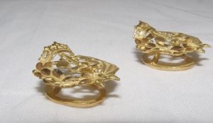 Pareja de Broches de Solapa en Oro 18k, con Escudo de Ingenieros Técnicos Industriales