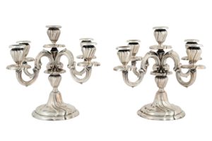 Pareja de candelabros de cinco luces en Plata de Ley. MATILDE ESPUÑES. España. Siglo XX.