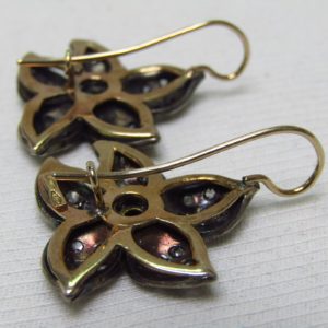 Pareja de Pendientes antiguos en Oro de 9k con rubí central y diamantes.