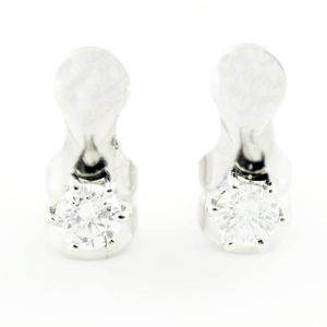 Pareja de pendientes Dormilona en Oro con Diamantes Naturales Talla Brillante de 0,30 ct. cada uno. Total: 0,60 ct.