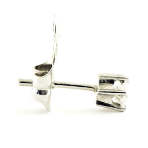 Pareja de pendientes Dormilona en Oro con Diamantes Naturales Talla Brillante de 0,30 ct. cada uno. Total: 0,60 ct.