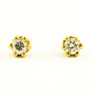 Pareja de pendientes dormilona. Oro y Diamantes talla Brillante.