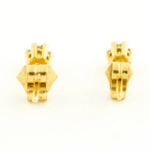 Pareja de pendientes dormilona. Oro y Diamantes talla Brillante.