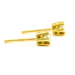 Pareja de pendientes dormilona. Oro y Diamantes talla Brillante.