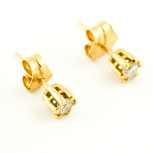 Pareja de pendientes dormilona. Oro y Diamantes talla Brillante.