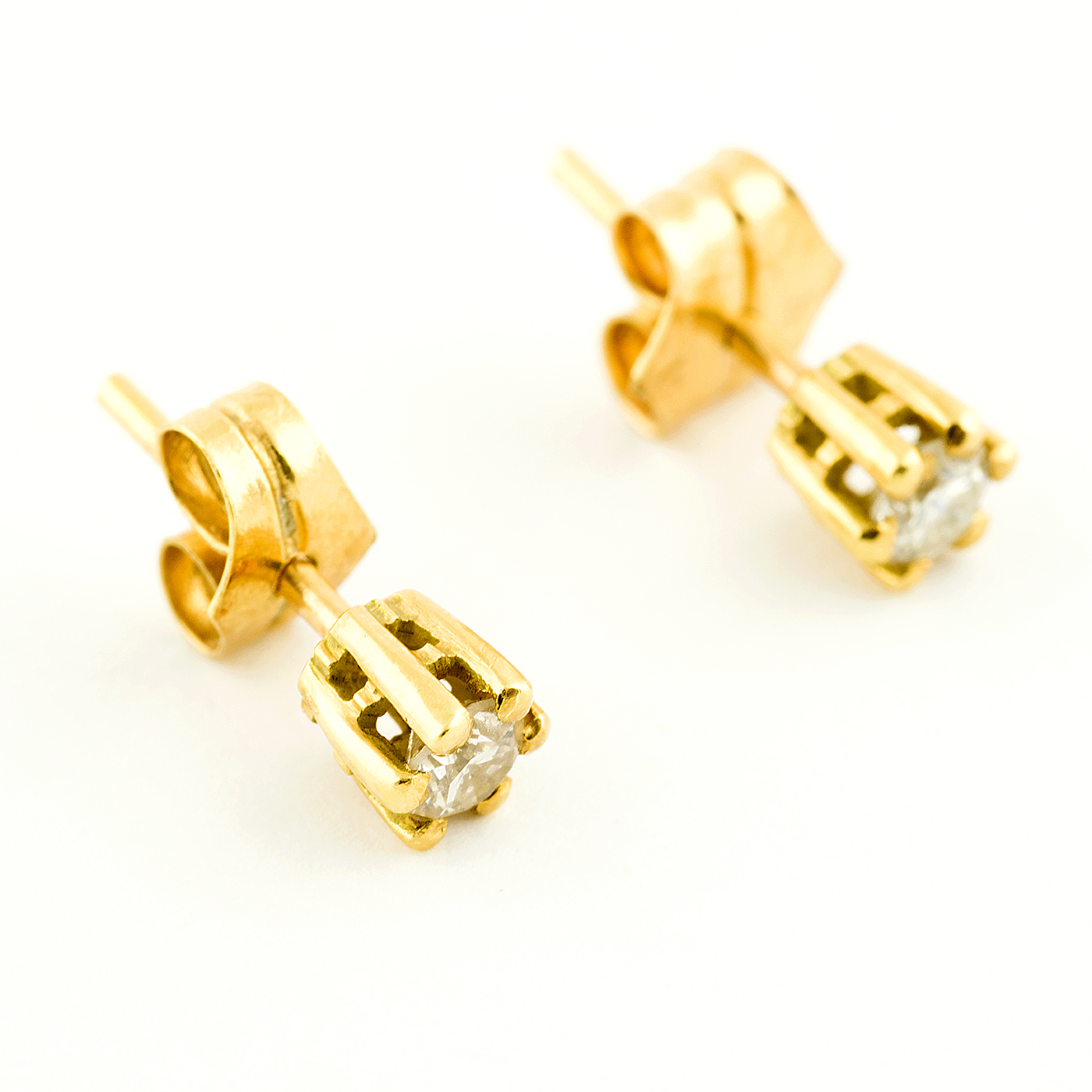 Pareja de pendientes dormilona. Oro y Diamantes talla Brillante. Pareja de pendientes dormilona. Oro y Diamantes talla Brillante.