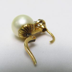 Pareja de Pendientes en Oro con Diamantes Naturales talla Brillante de 0,15 ct. cada uno y Perlas Naturales de 10mm.
