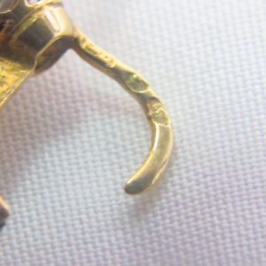 Pareja de Pendientes en Oro con Diamantes Naturales talla Brillante de 0,15 ct. cada uno y Perlas Naturales de 10mm.