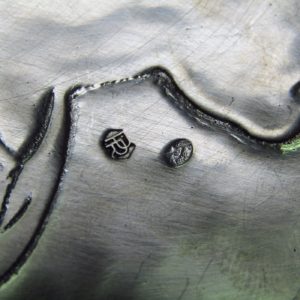 Pareja de platillos representando moneda española de 1805 en plata. España, siglo XX. 205 gr.