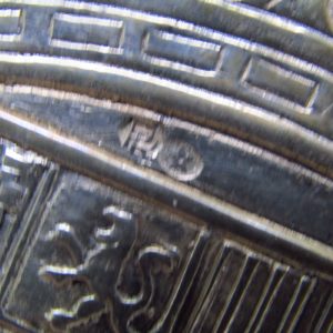 Pareja de platillos representando moneda española de 1805 en plata. España, siglo XX. 205 gr.