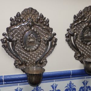Pareja de Relicarios de Plata para colgar, con Benditera. España. Siglo XIX.
