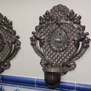 Pareja de Relicarios de Plata para colgar, con Benditera. España. Siglo XIX.