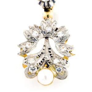 Pendientes antiguos en Oro Blanco de 18k con 20 Diamantes Naturales talla Brillante de 0,45 ct. y dos perlas naturales.