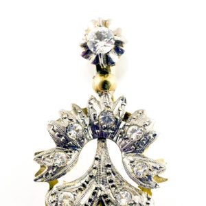 Pendientes antiguos en Oro Blanco de 18k con 20 Diamantes Naturales talla Brillante de 0,45 ct. y dos perlas naturales.