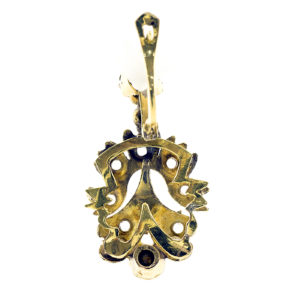 Pendientes antiguos en Oro Blanco de 18k con 20 Diamantes Naturales talla Brillante de 0,45 ct. y dos perlas naturales.