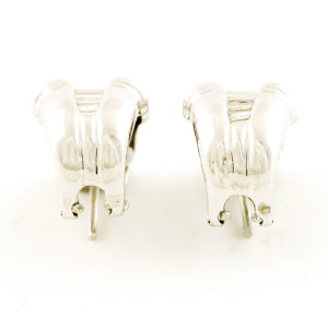 Pendientes en Oro blanco con 30 Diamantes talla Baguette y 16 talla Brillante de 2,0 ct. Color, G-H. Pureza, SI1.