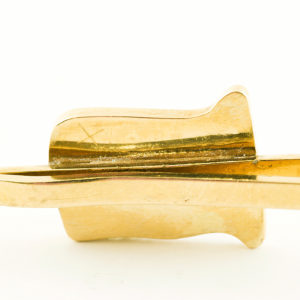Pisacorbarta en oro y esmalte, con la bandera de España preconstitucional. Siglo XX.