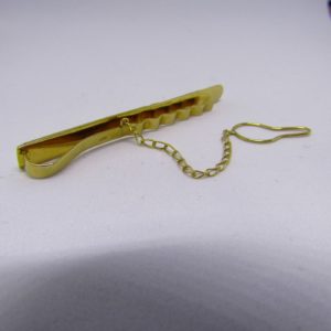 Pisacorbata en Oro de 18k, liso y matizado.