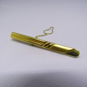 Pisacorbata en Oro de 18k, liso y matizado.