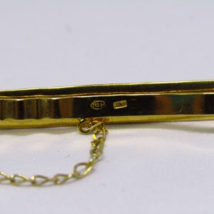 Pisacorbata en Oro de 18k, liso y matizado.