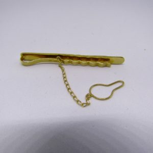 Pisacorbata en Oro de 18k, liso y matizado.