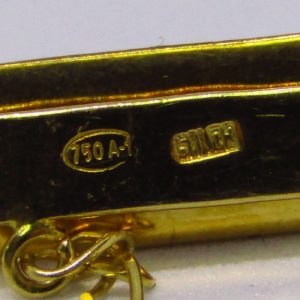 Pisacorbata en Oro de 18k, liso y matizado.