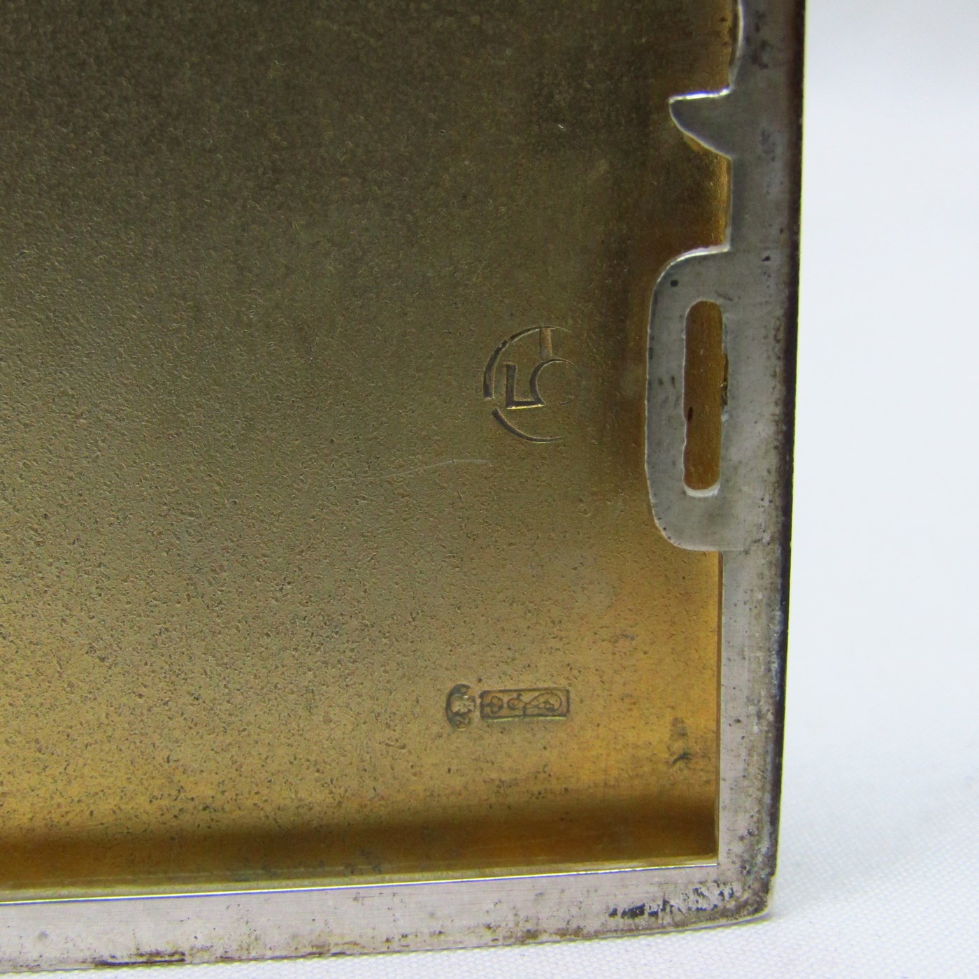 Pitillera en Plata de Ley. Polonia, ca. 1920. Peso, 148 gr. Pitillera en Plata de Ley. Polonia, ca. 1920. Peso, 148 gr.