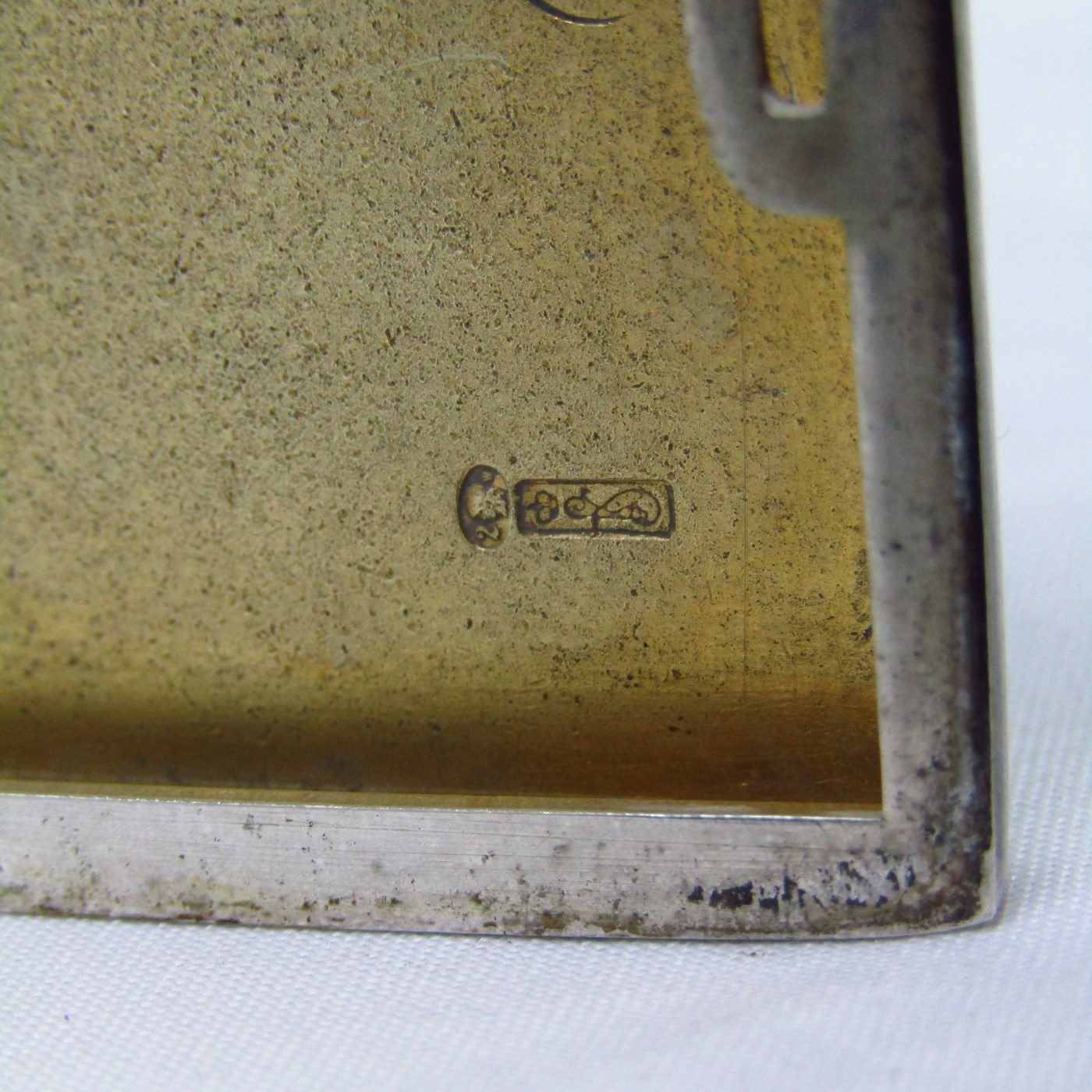 Pitillera en Plata de Ley. Polonia, ca. 1920. Peso, 148 gr. Pitillera en Plata de Ley. Polonia, ca. 1920. Peso, 148 gr.