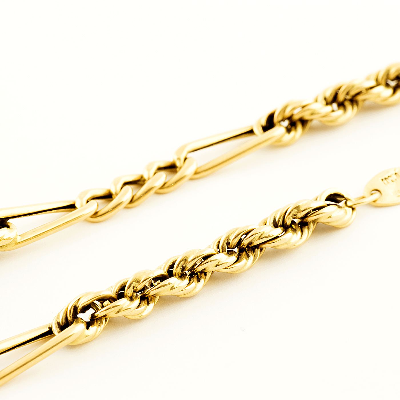 Pulsera Combinada, cordón y eslabones, en Oro de 18k. Pulsera Combinada, cordón y eslabones, en Oro de 18k.