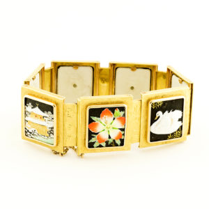 Pulsera de la Fortuna en Oro de 18k. Con cartelas orientales en porcelana.