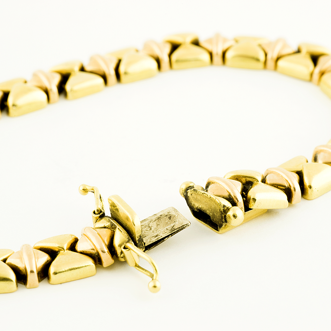 Pulsera de Oro Bicolor, brillo y matizado, de 18k. Pulsera de Oro Bicolor, brillo y matizado, de 18k.