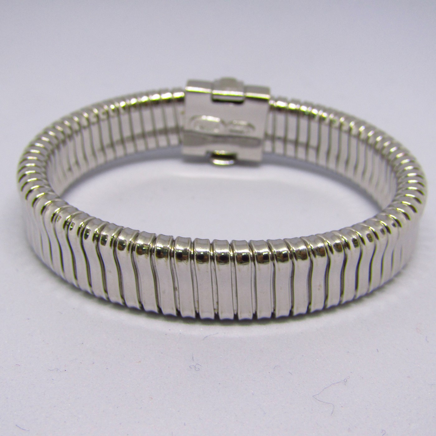 Pulsera de Oro Blanco, Elástica, en forma tubular plano. 18k. Pulsera de Oro Blanco, Elástica, en forma tubular plano. 18k.